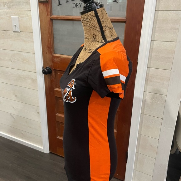 Cincinnati Bengals Majestic short sleeved shimmer v neck cut tee shirt sz small - Picture 3 of 8